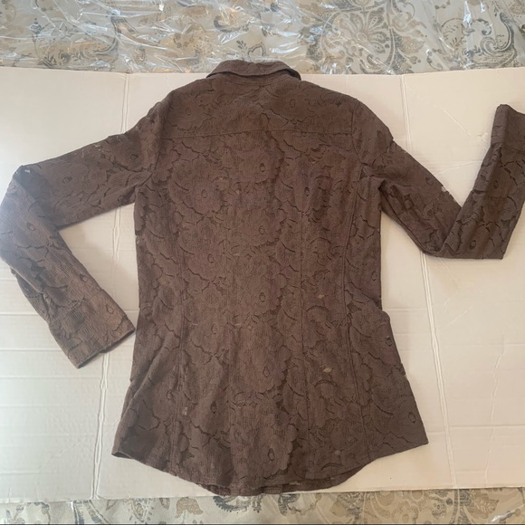 New York and Co. Ladies buttoned, long sleeve, lace top, brown, size Small - Picture 3 of 9